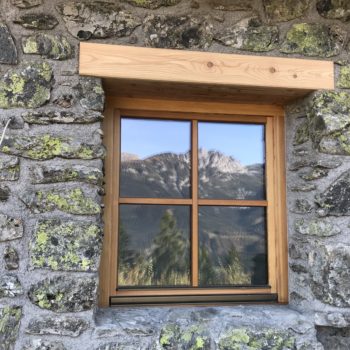 Almhuette- Prenner Alm – Fensterblick – Stoamandl